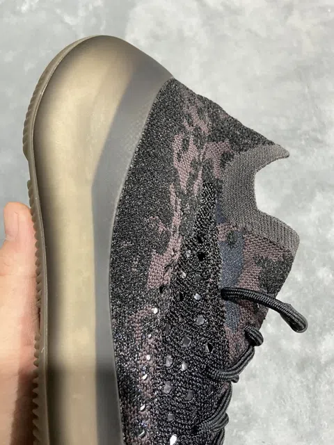 Yeezy Boost 380 Onyx – photo 3