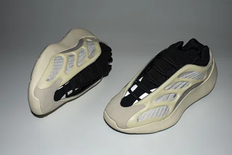 Yeezy 700 V3 Azael – photo 4