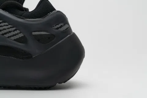 Yeezy 700 V3 Alvah – photo 9
