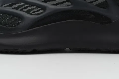 Yeezy 700 V3 Alvah – photo 10