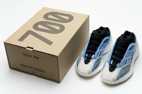 Yeezy 700 V3 Blue/White – photo 11