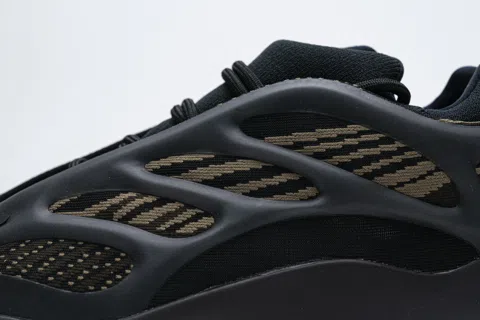 Yeezy 700 V3 Eremiel – photo 11