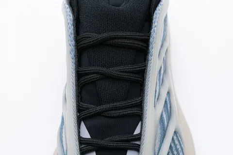 Yeezy 700 V3 Kyanite – photo 9