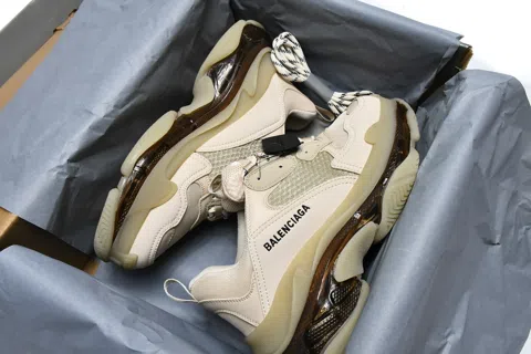 Balenciaga Triple S Clear Sole Milk Tea – photo 11