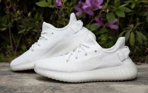 Yeezy Boost 350 V2 Cream White – photo 4