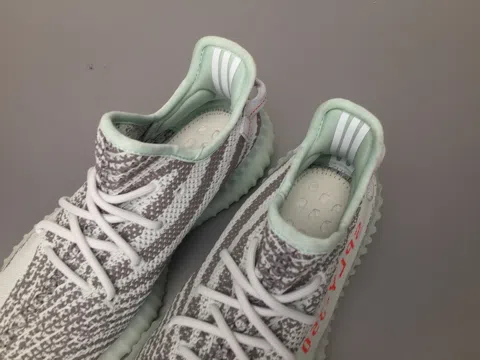 Yeezy Boost 350 V2 Blue Tint – photo 7