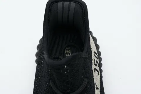 Yeezy Boost 350 V2 Black/White – photo 9