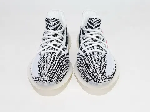 Yeezy Boost 350 V2 Zebra – photo 9