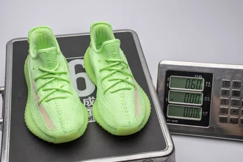 Yeezy Boost 350 V2 Glow In The Dark – photo 12