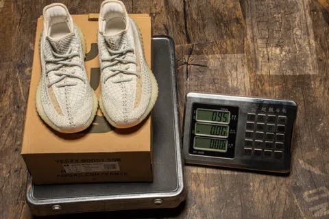 Yeezy Boost 350 Lundmark Reflective – photo 12
