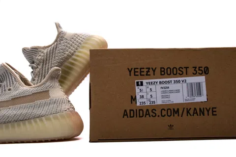 Yeezy Boost 350 Lundmark Reflective – photo 11