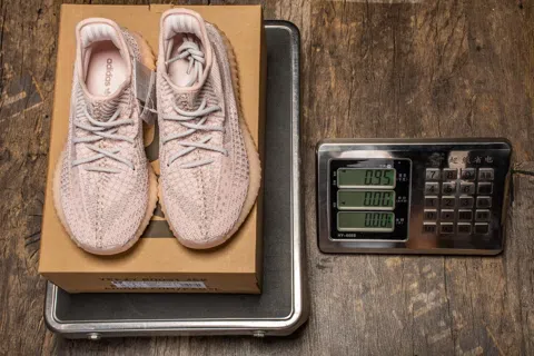 Yeezy Boost 350 Synth Reflective – photo 12