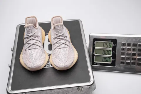 Yeezy Boost 350 Synth – photo 12