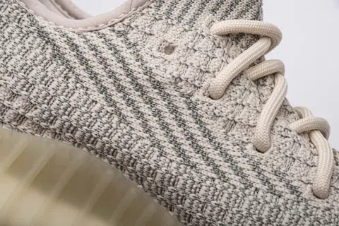 Yeezy Boost 350 Citrin Reflective – photo 10