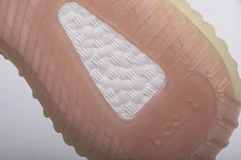 Yeezy Boost 350 Citrin Reflective – photo 9