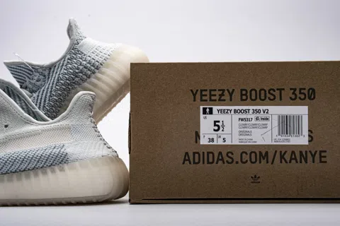 Yeezy Boost 350 Cloud White Reflective – photo 12
