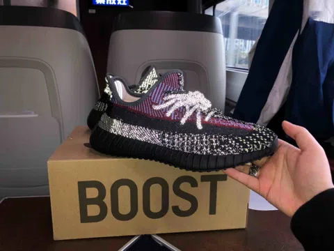 Yeezy Boost 350 V2 Yecheil Reflective – photo 11