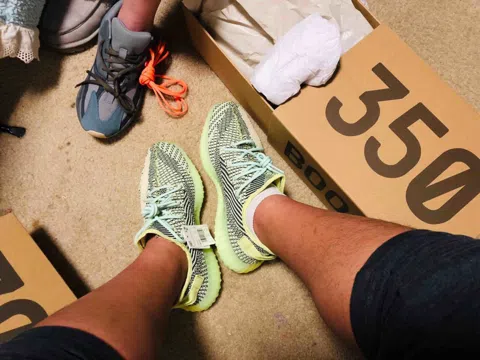 Yeezy Boost 350 V2 Yeezreel – photo 3