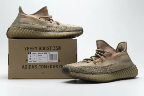 Yeezy Boost 350 V2 Eliada – photo 12