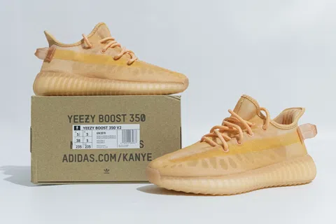 Yeezy Boost 350 V2 Apricot/Cream/Orange – photo 12