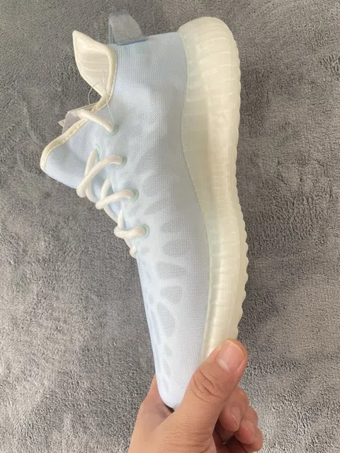 Yeezy Boost 350 V2 Mono Ice – photo 3