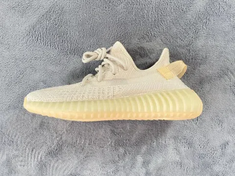 Yeezy Boost 350 V2 Aurora – photo 4