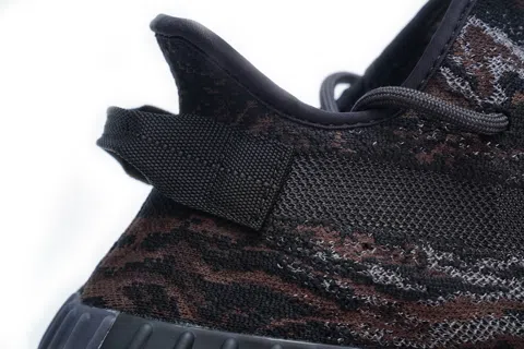 Yeezy Boost 350 V2 MX Rock – photo 10