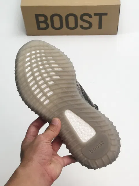 Yeezy Boost 350 V2 Beluga – photo 8