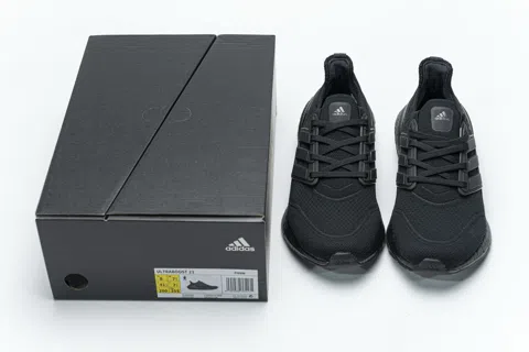 adidas Ultraboost 21 Triple Black – photo 11
