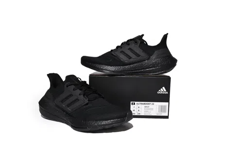 adidas Ultraboost 22 Triple Black – photo 11