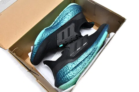 adidas Ultraboost 22 Black Chameleon – photo 12