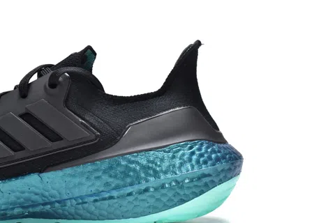 adidas Ultraboost 22 Black Chameleon – photo 4