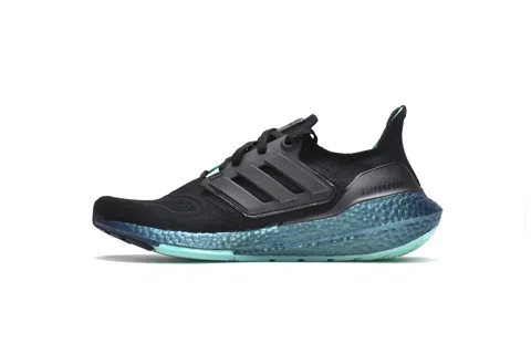adidas Ultraboost 22 Black Chameleon
