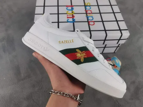 Gucci x adidas Gazelle Bee – photo 4