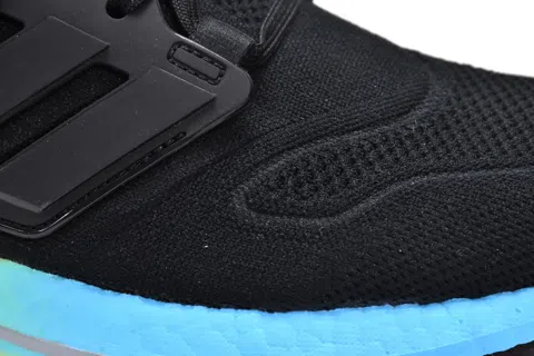 adidas Ultraboost 22 Black/Yellow – photo 10