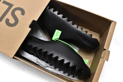 Yeezy Slide Black/Grey – photo 11