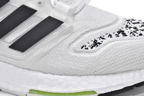 adidas Ultraboost 22 White/Black Graffiti – photo 10