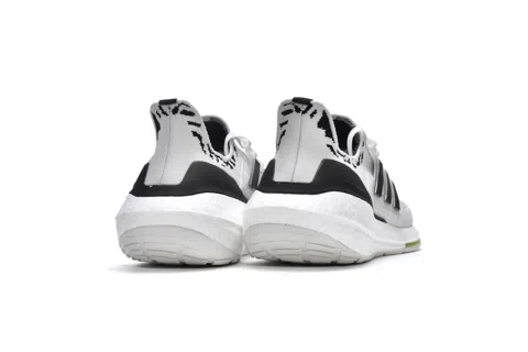 adidas Ultraboost 22 White/Black Graffiti – photo 6