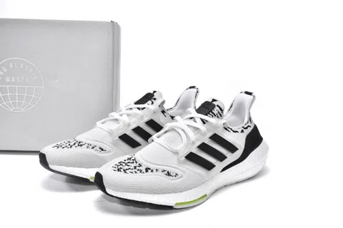 adidas Ultraboost 22 White/Black Graffiti – photo 11