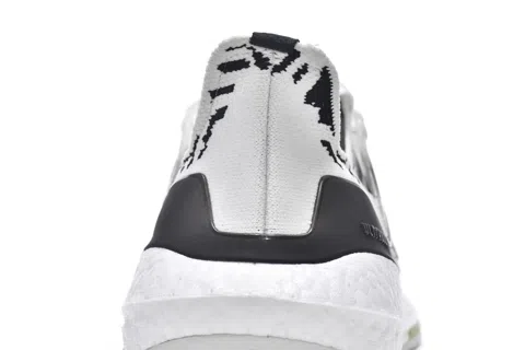 adidas Ultraboost 22 White/Black Graffiti – photo 5