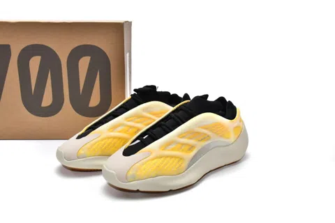Yeezy 700 V3 White/Yellow – photo 11