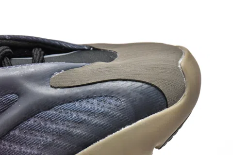 Yeezy 700 V3 Grey/Red – photo 9