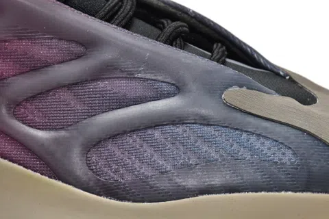 Yeezy 700 V3 Grey/Red – photo 10