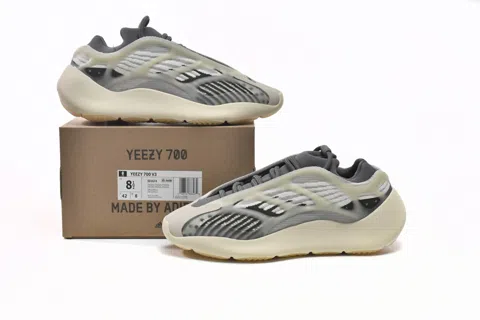 Yeezy 700 V3 Grey/Green – photo 12