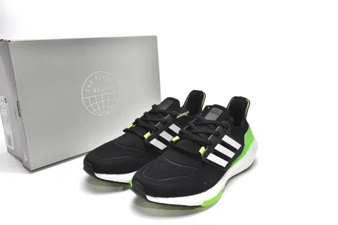 adidas Ultraboost 22 Black/White/Green – photo 11