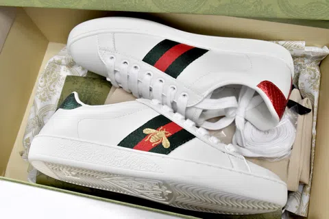 Gucci x adidas Gazelle Bee – photo 10