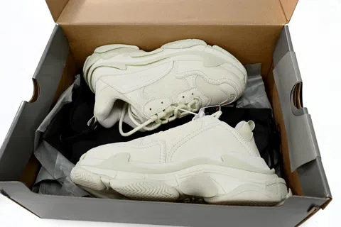 Balenciaga Triple S Glow – photo 10
