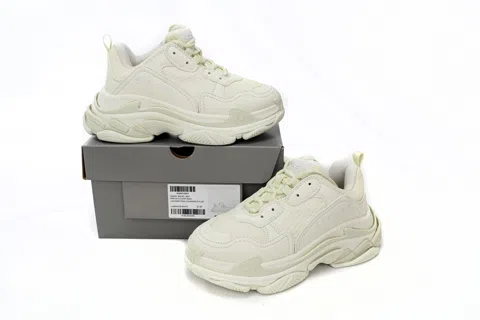 Balenciaga Triple S Glow – photo 9