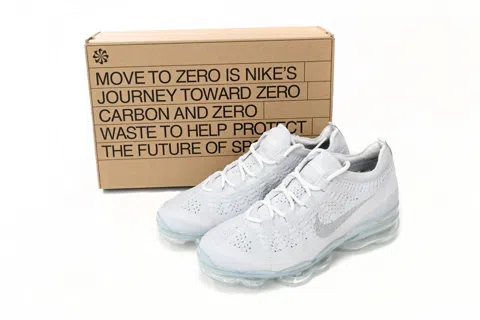 Nike Air VaporMax Triple White – photo 9