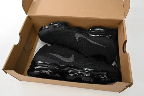 Nike Air VaporMax Triple Black – photo 12